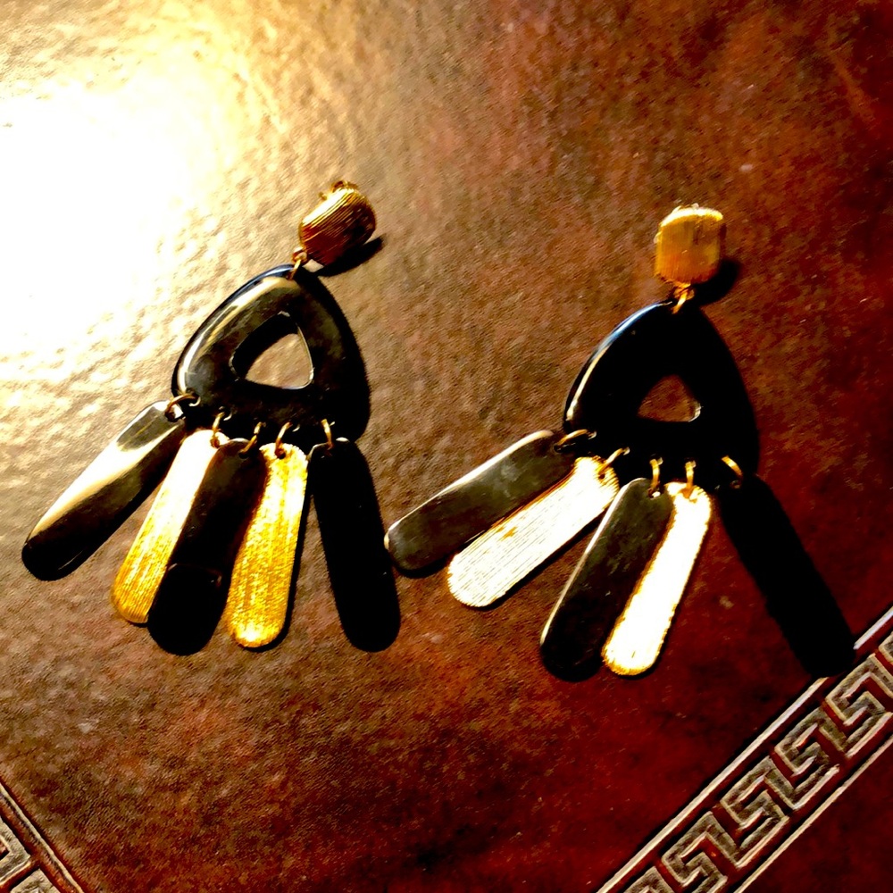 Nest Black and Gold Drop pierced Earring